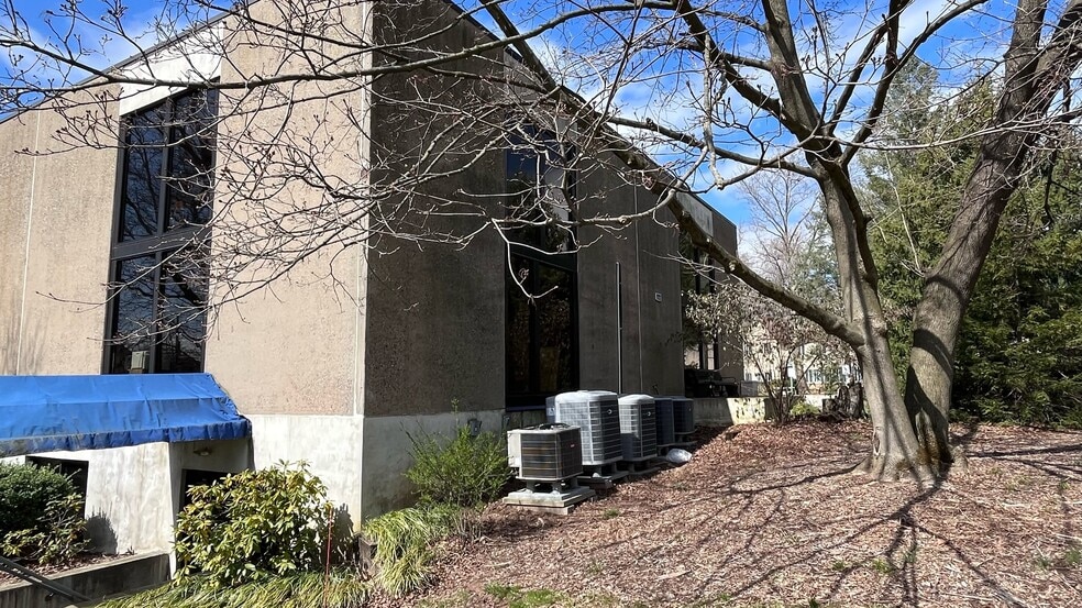 826 2nd Ave, Blue Bell, PA for sale - Building Photo - Image 2 of 16