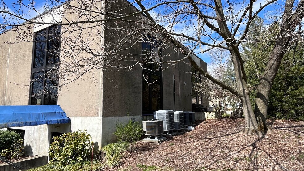 826 2nd Ave, Blue Bell, PA à vendre - Photo du bâtiment - Image 2 de 16