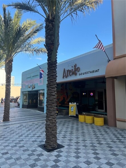 2022 Hollywood Blvd, Hollywood, FL for sale - Building Photo - Image 3 of 8