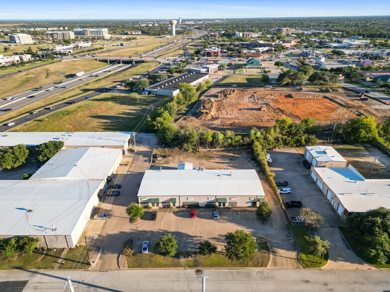 1902 Pinon Dr, College Station, TX à louer - Photo du bâtiment - Image 3 de 19