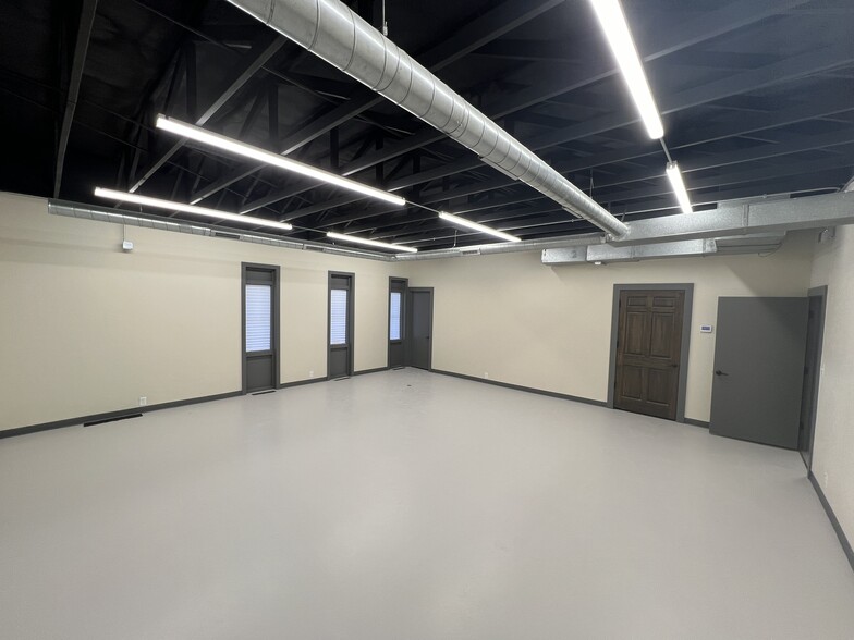 5235 N Lincoln Blvd, Oklahoma City, OK for lease - Interior Photo - Image 3 of 7