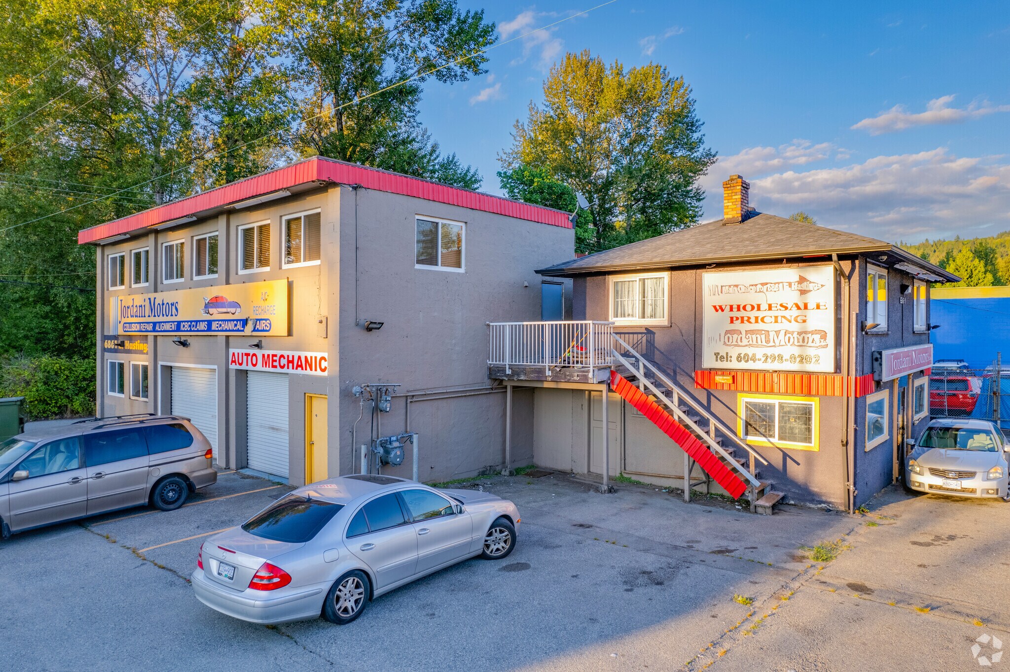 6861 Hastings St, Burnaby, BC à vendre Photo du bâtiment- Image 1 de 1