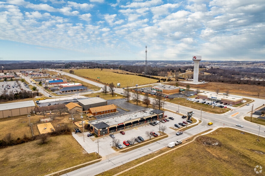 1711-1741 S 15th St, Ozark, MO for lease - Primary Photo - Image 1 of 2