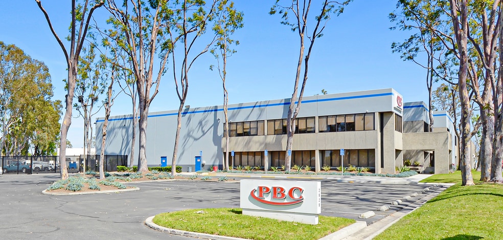 2929-2931 E White Star Ave, Anaheim, CA for sale - Building Photo - Image 2 of 9