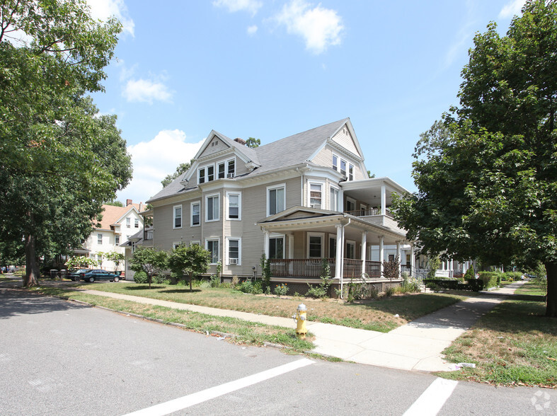 390 Sumner Ave, Springfield, MA à vendre - Photo principale - Image 1 de 1