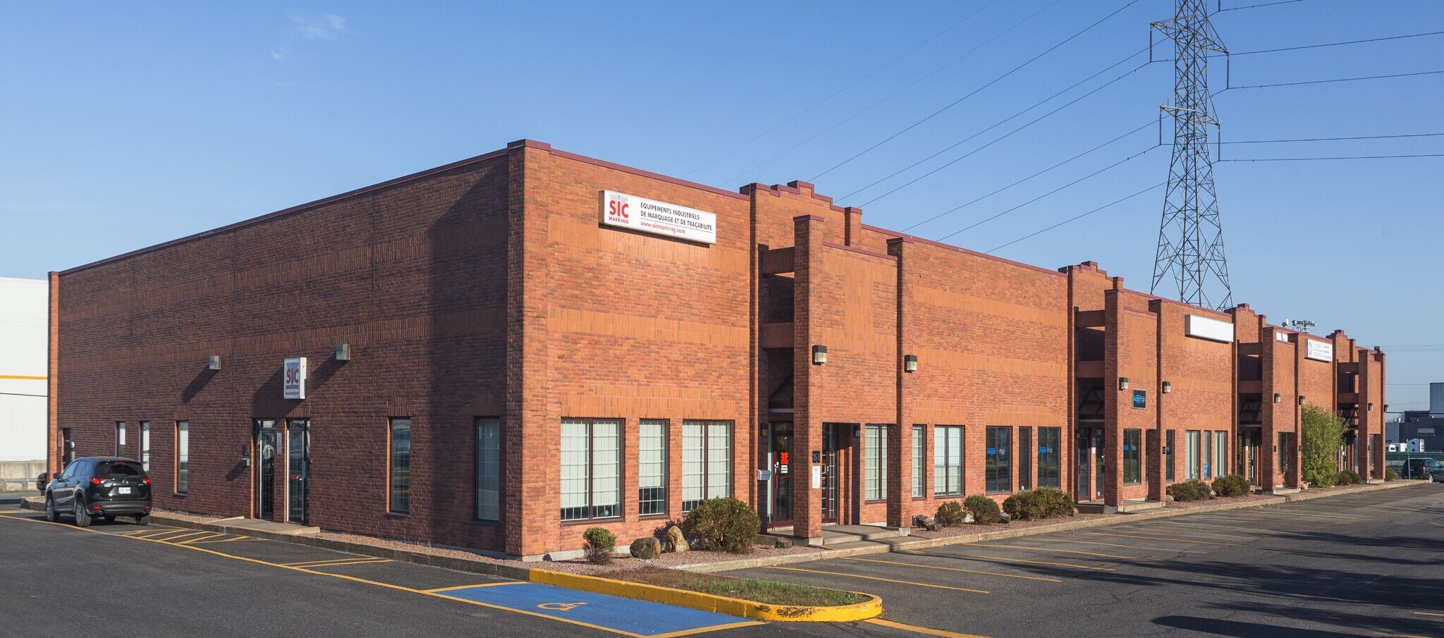 35 Rue De Lauzon, Boucherville, QC à louer Photo du bâtiment- Image 1 de 5