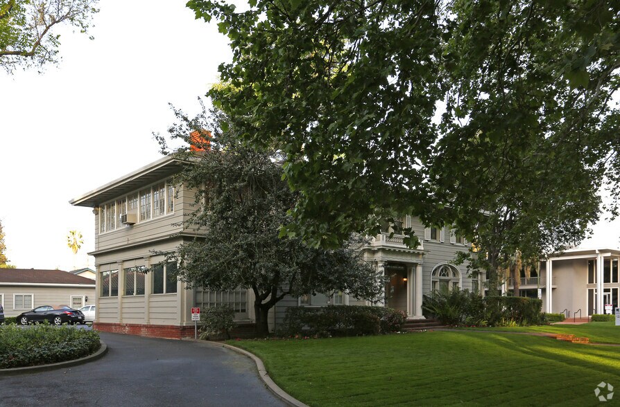 1585 The Alameda, San Jose, CA à louer - Photo du bâtiment - Image 3 de 7