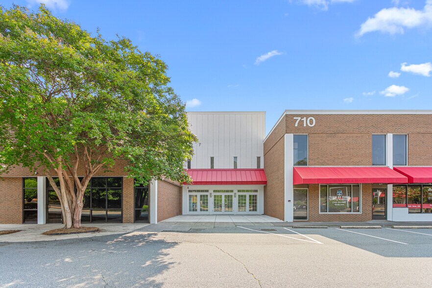 710 Coliseum Dr, Winston-Salem, NC à louer - Photo du bâtiment - Image 2 de 6