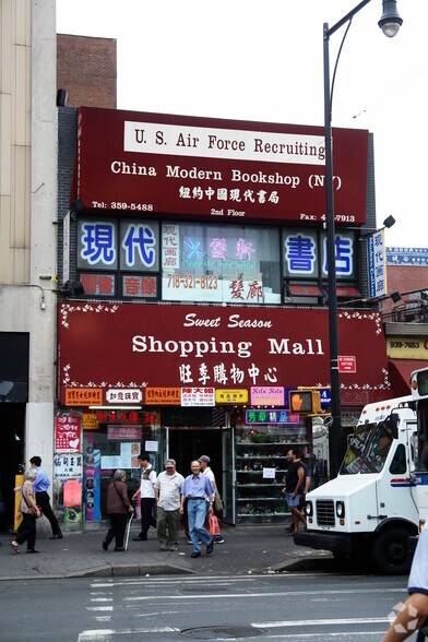 4023 Main St, Flushing, NY à louer - Photo du bâtiment - Image 3 de 3