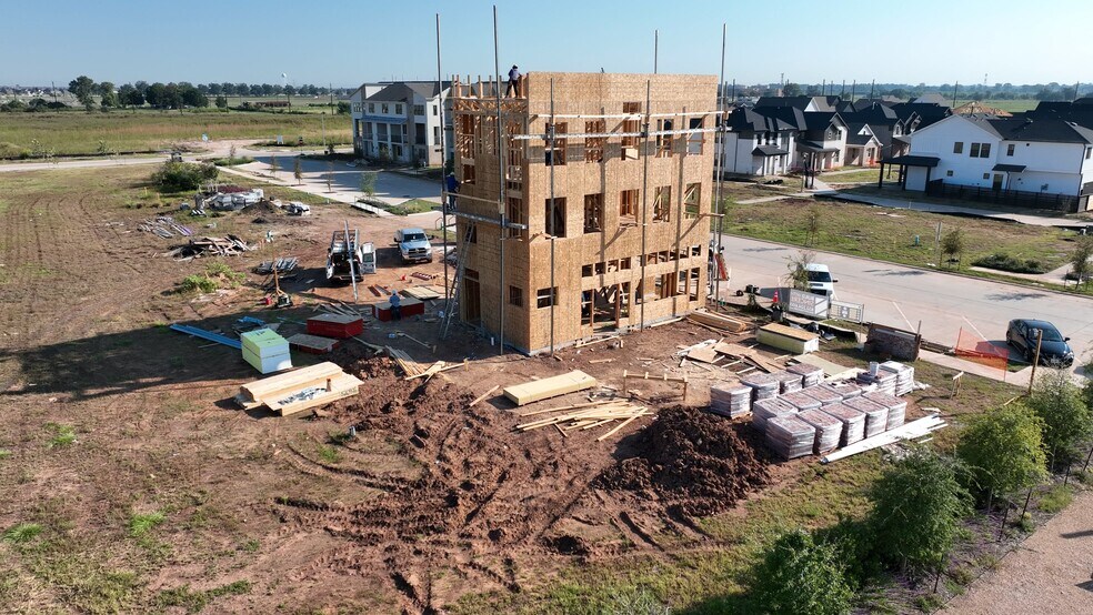 1241 Mercantile St, Richmond, TX à vendre - Vidéo sur l’inscription commerciale - Image 2 de 14