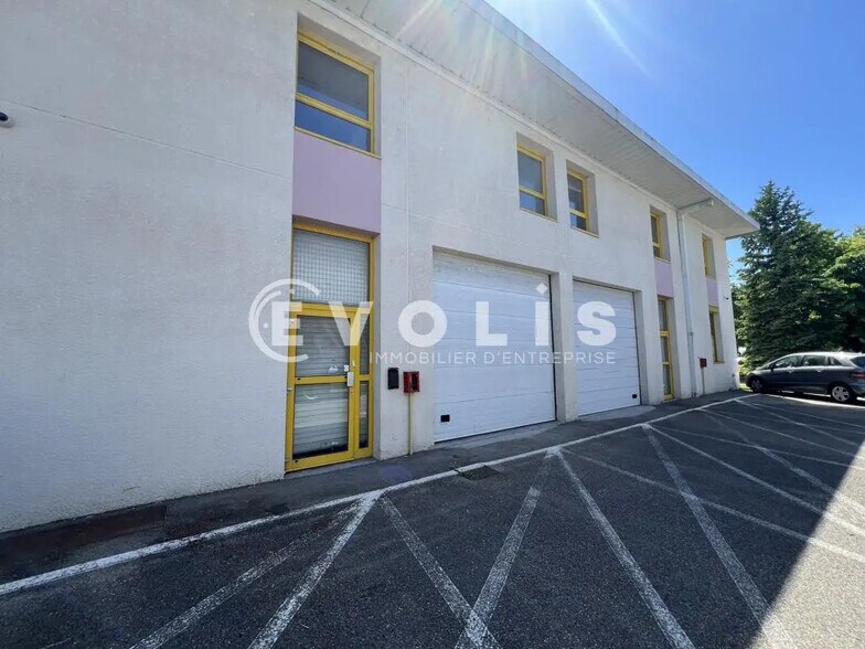 20 Rue Jean-Louis Calderon, Vaulx-en-Velin à louer - Photo du bâtiment - Image 2 de 32