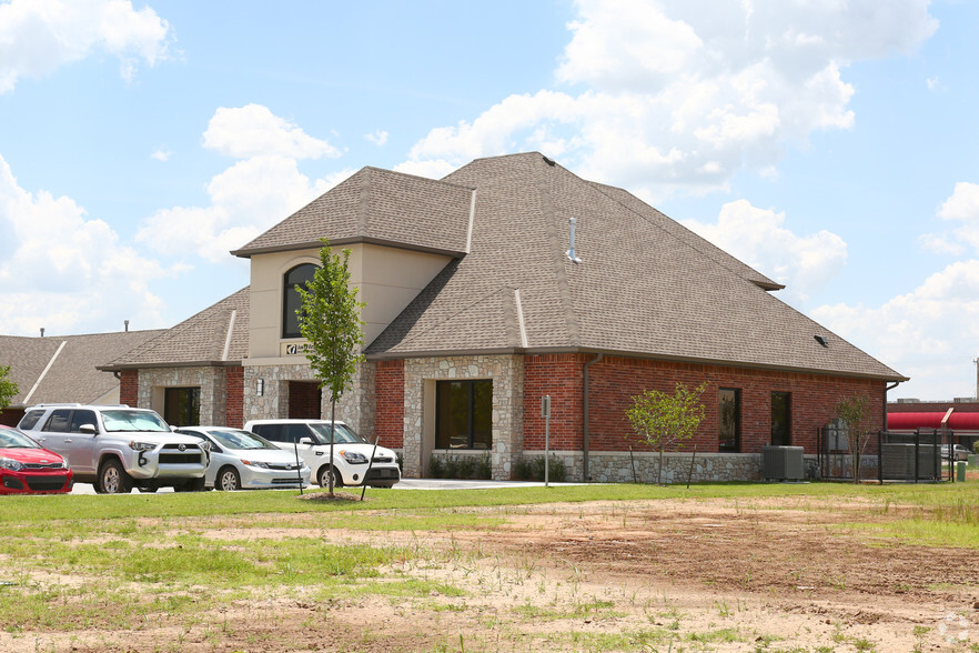 920 Wall St, Norman, OK à louer - Photo principale - Image 1 de 2