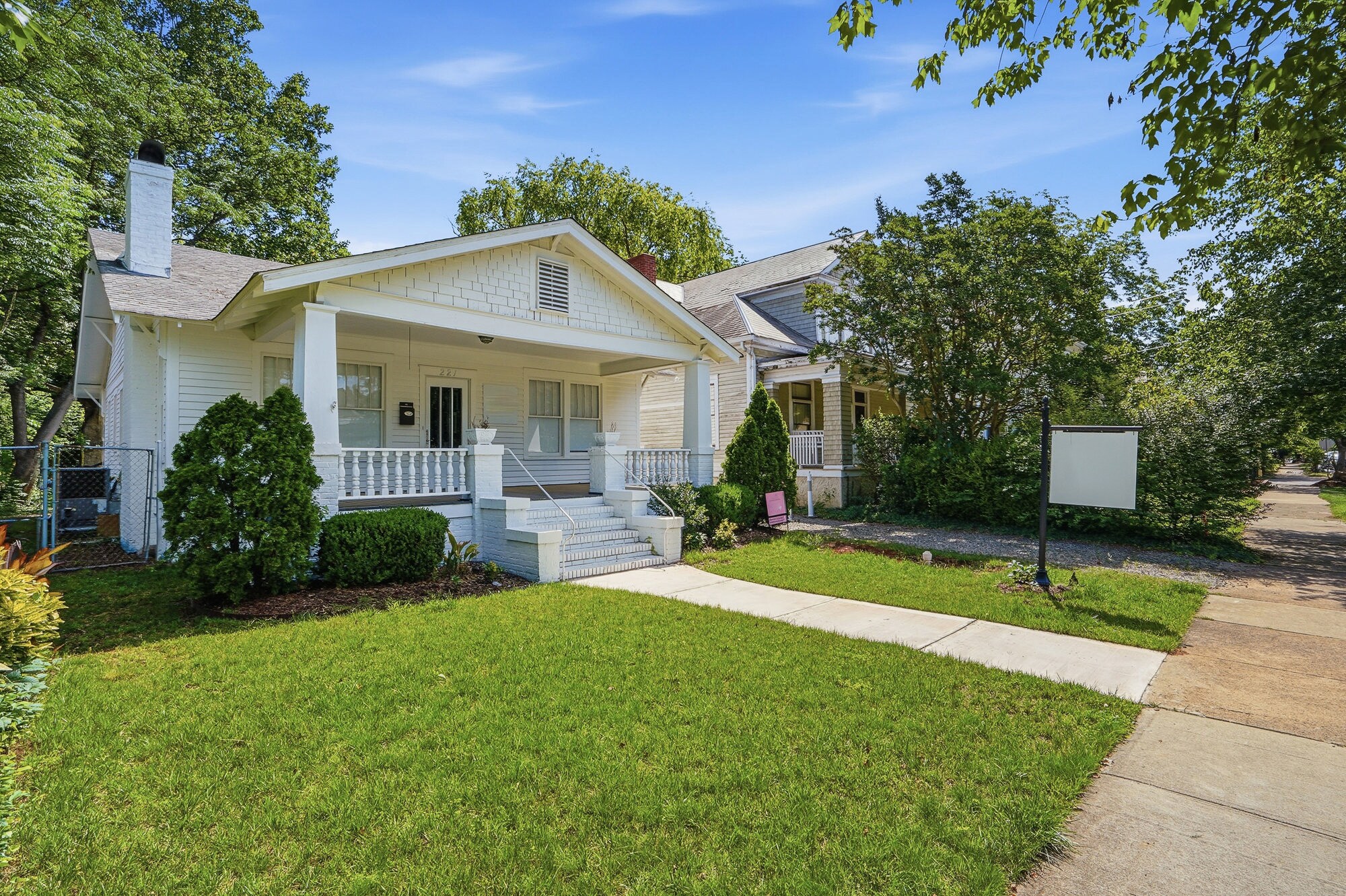 221 E Kingston Ave, Charlotte, NC à vendre Photo du bâtiment- Image 1 de 30