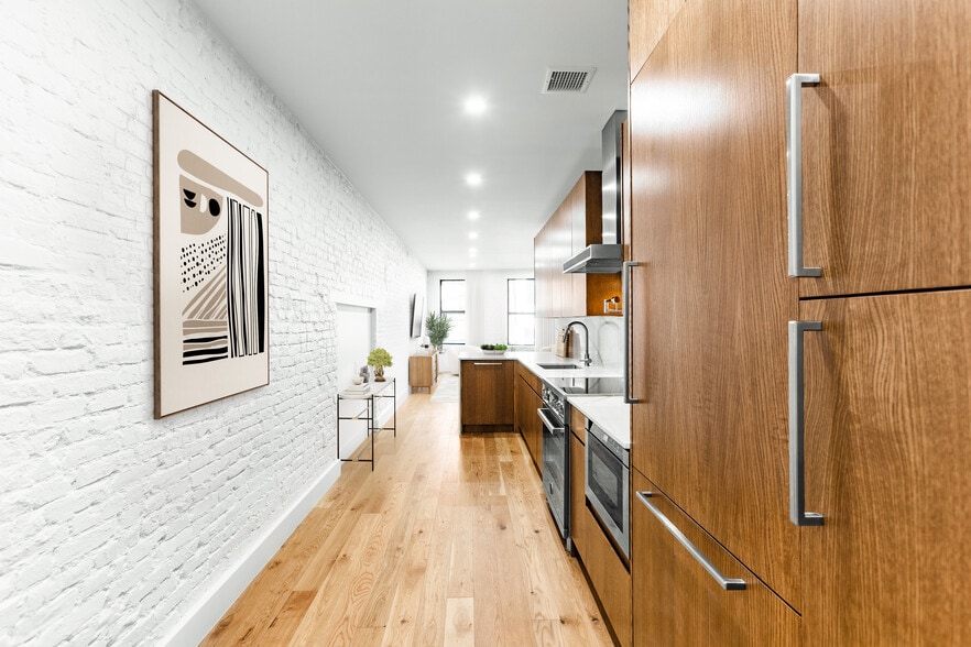 231 W 20th St, New York, NY for sale - Building Photo - Image 2 of 14
