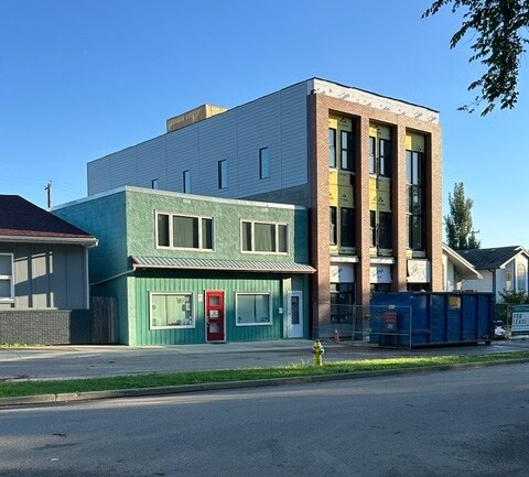 6011 120 Av NW, Edmonton, AB à louer Photo principale- Image 1 de 5