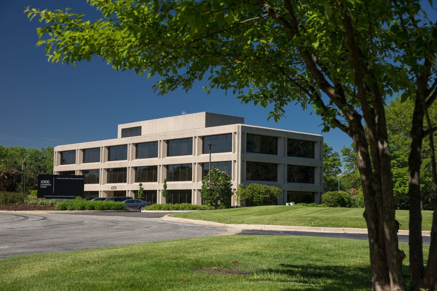 4300 Commerce Ct, Lisle, IL for lease - Building Photo - Image 2 of 9