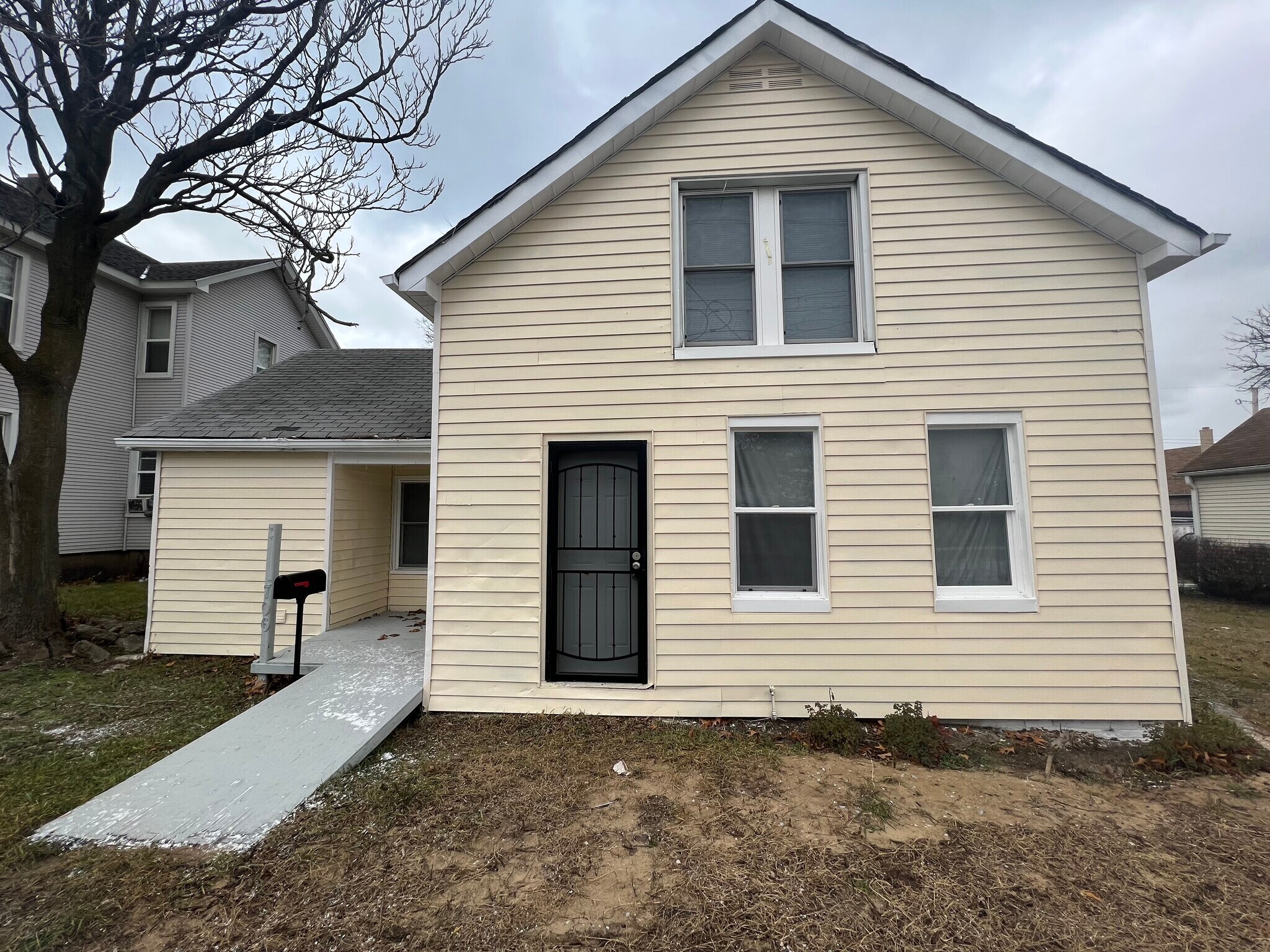 Michigan City Portfolio portefeuille de 13 propriétés à vendre sur LoopNet.ca Photo du bâtiment- Image 1 de 29