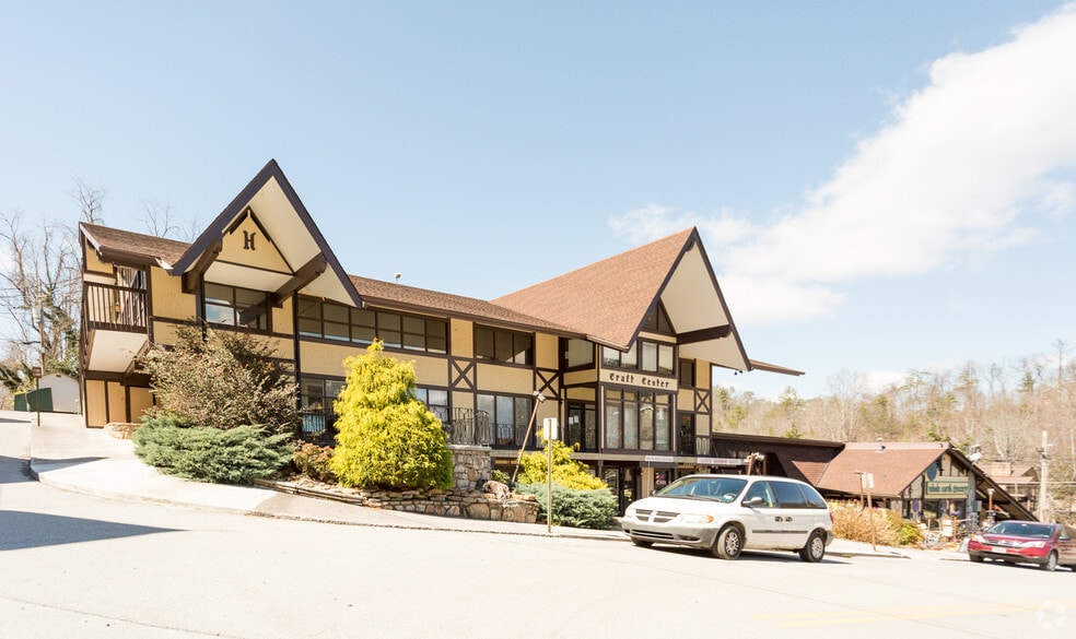 446 E Parkway, Gatlinburg, TN for lease - Building Photo - Image 2 of 12