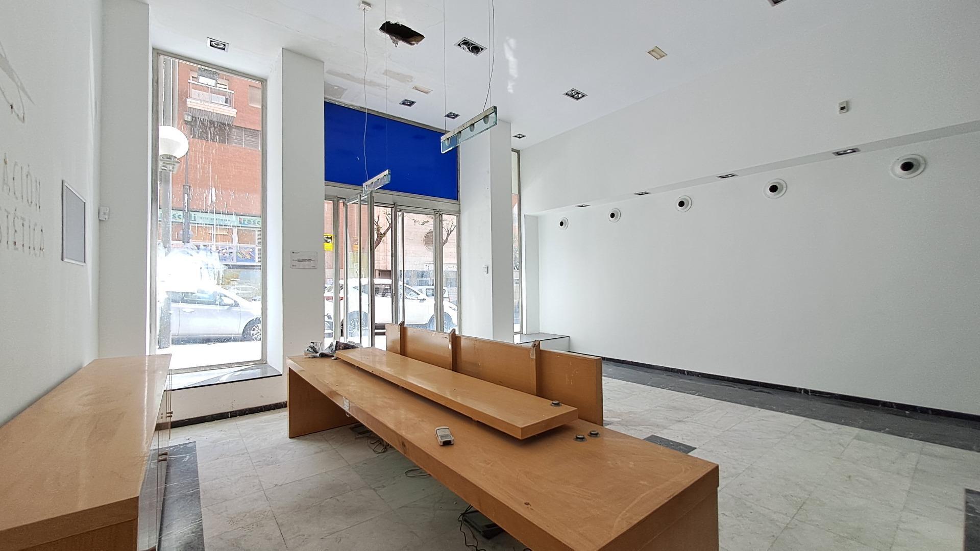 Retail in Tarragona, Tarragona for lease Interior Photo- Image 1 of 18