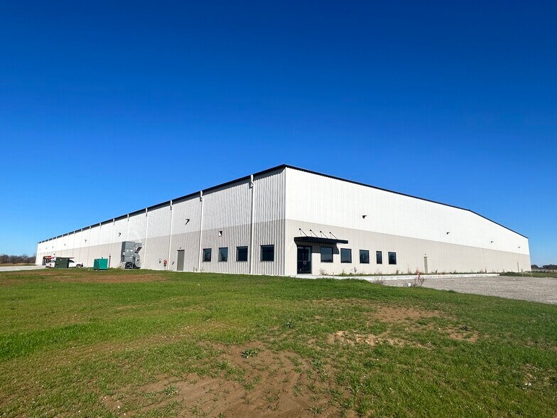 11734 Industrial Park Dr, Elberfeld, IN à louer - Photo du bâtiment - Image 1 de 10