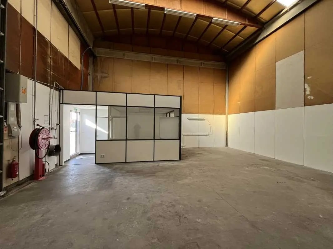 9 Rue Du Dauphiné, Saint-Priest for lease Building Photo- Image 1 of 14