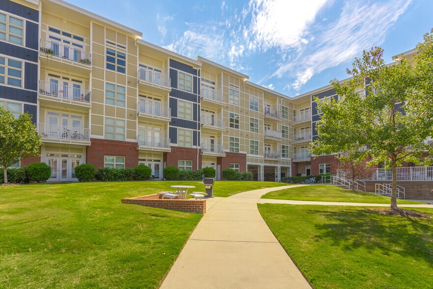 1347 Old Apex Rd, Cary, NC à louer - Photo du bâtiment - Image 3 de 7