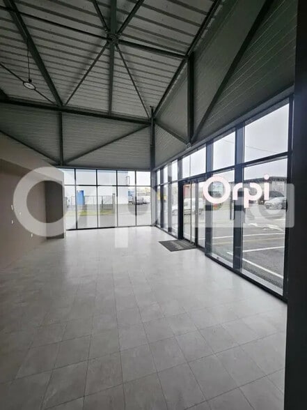 Commerce de détail dans Cormontreuil à louer - Photo intérieure - Image 1 de 4