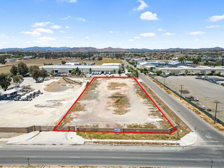 1980 Goetz Rd, Perris, CA à vendre - Photo du bâtiment - Image 1 de 9