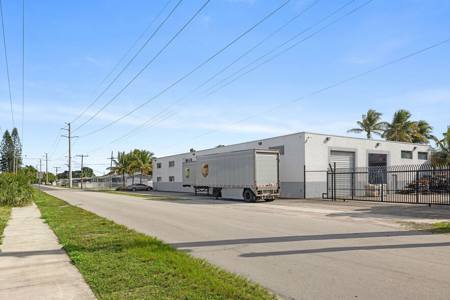 17890 NW 29th Ct, Miami Gardens, FL for sale - Building Photo - Image 3 of 35