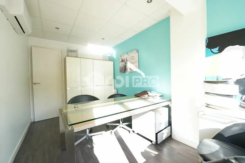 Office in Caluire-et-Cuire for lease - Interior Photo - Image 2 of 5