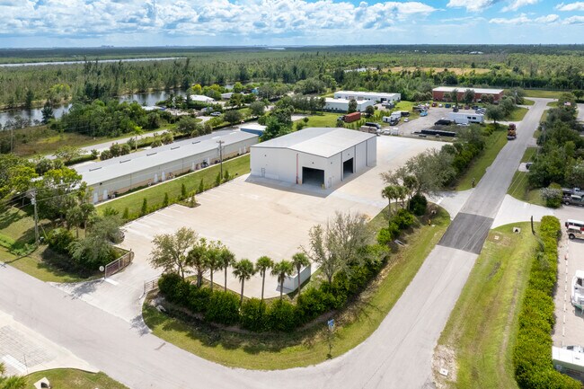 Plus de détails pour 10160 Mallory East Pky, Saint James City, FL - Industriel à vendre