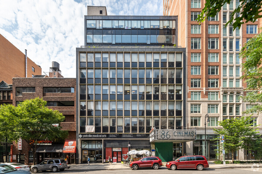 210 E 86th St, New York, NY for lease - Building Photo - Image 1 of 8