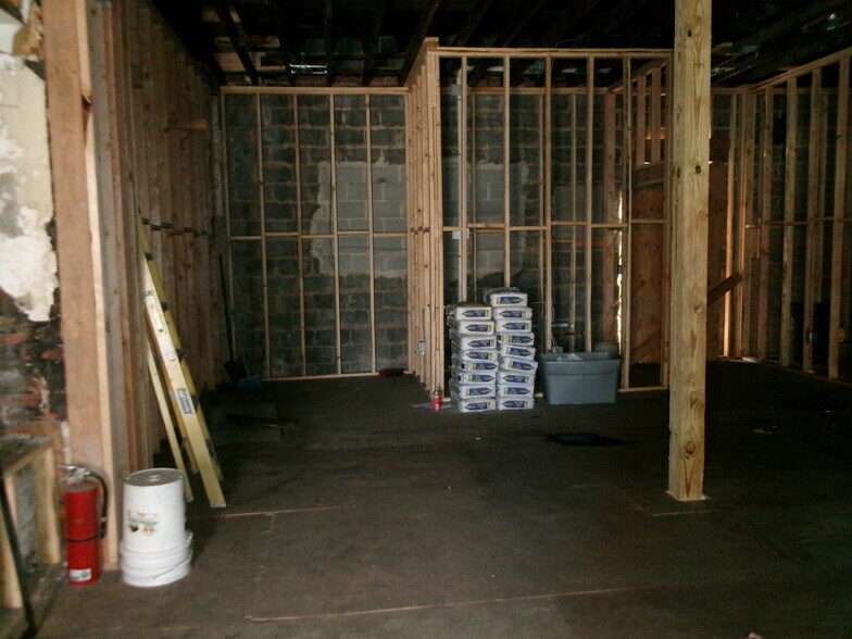 337 Oak st, Passaic, NJ for sale - Interior Photo - Image 1 of 7
