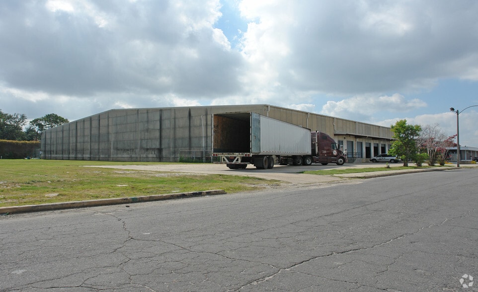 7649 Townsend Pl, New Orleans, LA for lease - Building Photo - Image 2 of 3