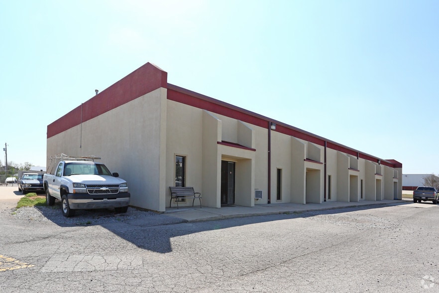 3557 National Dr, Norman, OK for lease - Primary Photo - Image 2 of 6