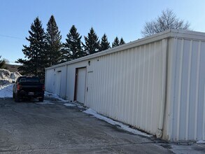 1421 S Main St, West Bend, WI à vendre Photo du bâtiment- Image 2 de 6