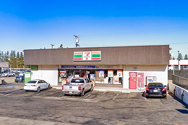 6015 N Blackstone Ave, Fresno, CA for sale Building Photo- Image 1 of 1