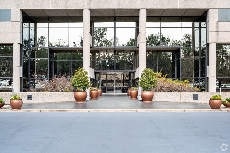 2 Perimeter Park S, Birmingham, AL for lease - Building Photo - Image 3 of 16
