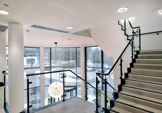 Brighton Rd, Crawley for sale Interior Photo- Image 2 of 5