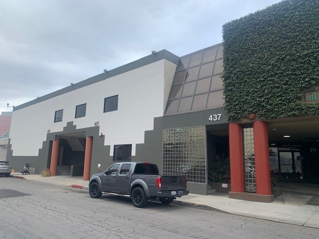 435-437 N Varney St, Burbank, CA for lease Building Photo- Image 1 of 17