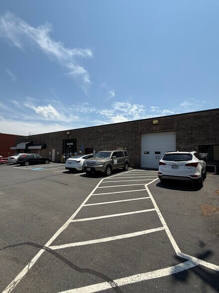 8442-8446 Lee Hwy, Fairfax, VA à louer - Photo du bâtiment - Image 3 de 4