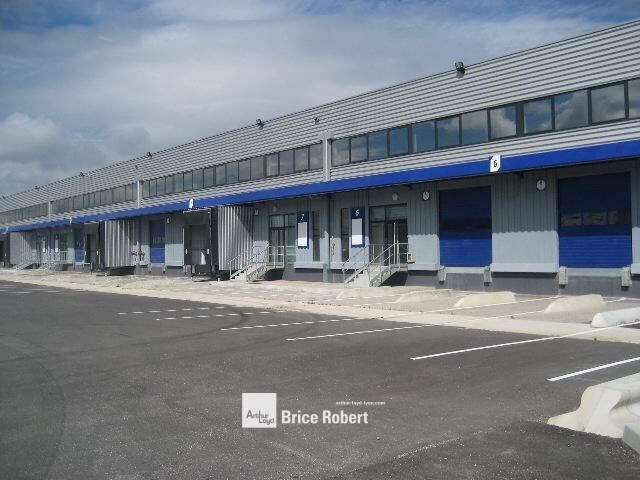 20 Rue Du Ruisseau, Saint-Quentin-Fallavier à louer - Photo du bâtiment - Image 1 de 5