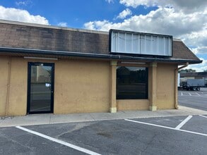 3080 N Washington Blvd, Sarasota, FL for lease Interior Photo- Image 1 of 6