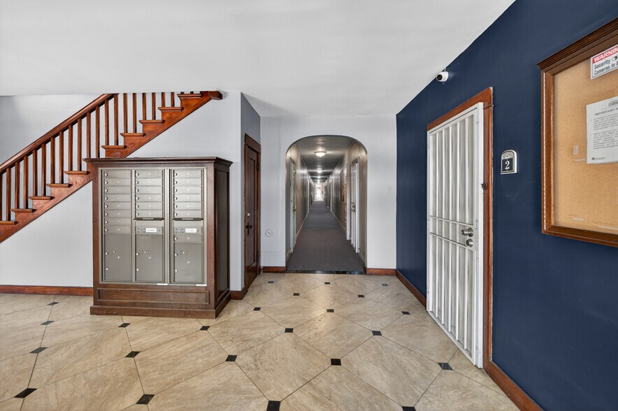 635 Elm Ave, Long Beach, CA à vendre - Photo du bâtiment - Image 3 de 13