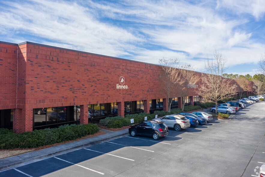 305 Shawnee North Dr, Suwanee, GA for lease - Building Photo - Image 1 of 4