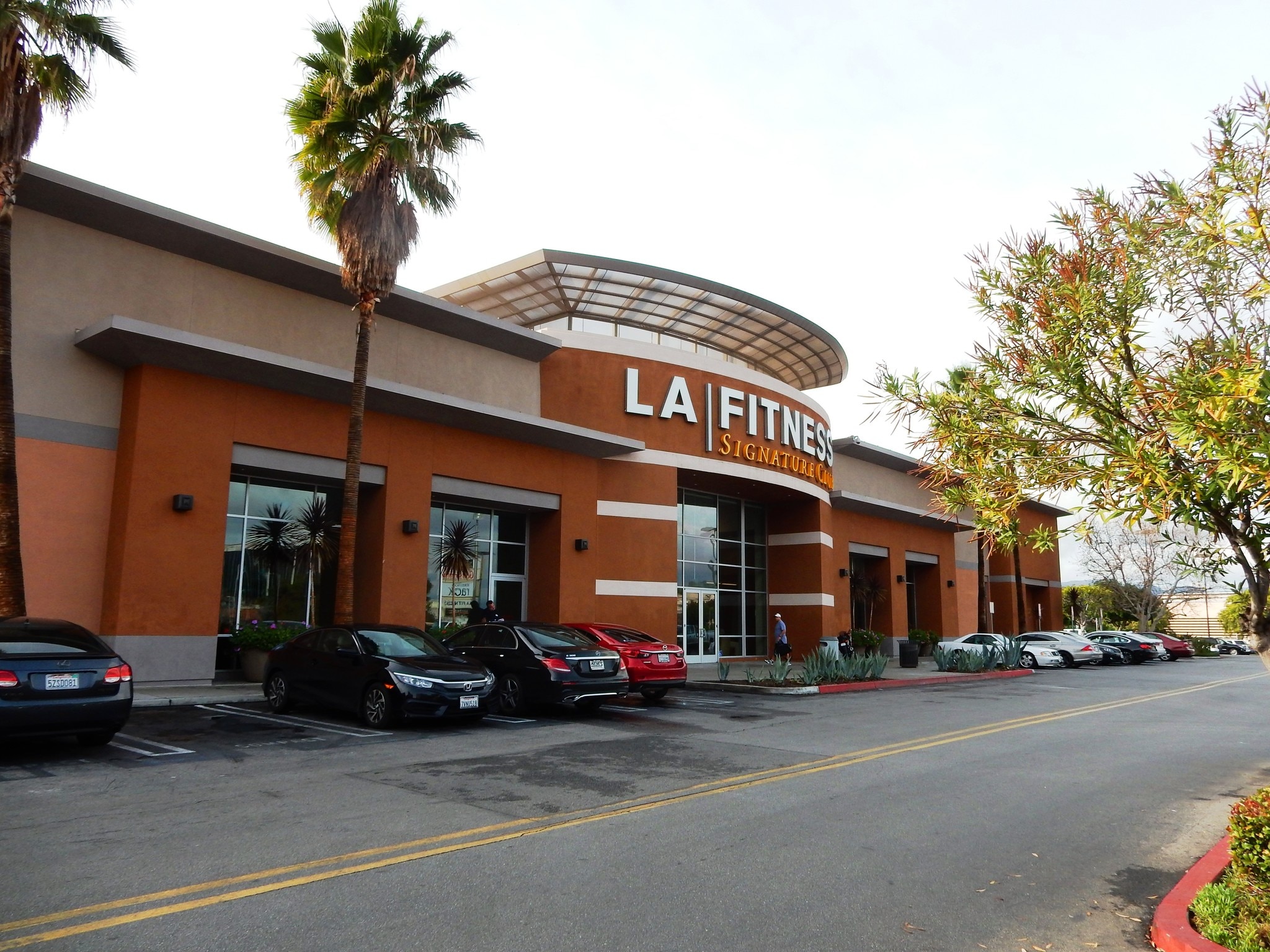 21470-21500 Victory Blvd, Woodland Hills, CA for lease Primary Photo- Image 1 of 9