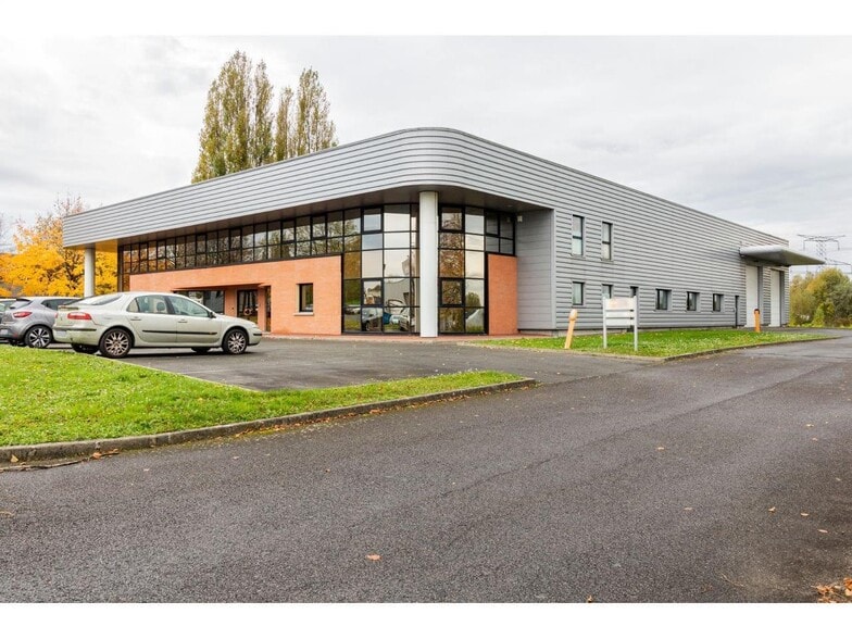 Office in Saint-Thibault-des-Vignes for lease - Building Photo - Image 2 of 11