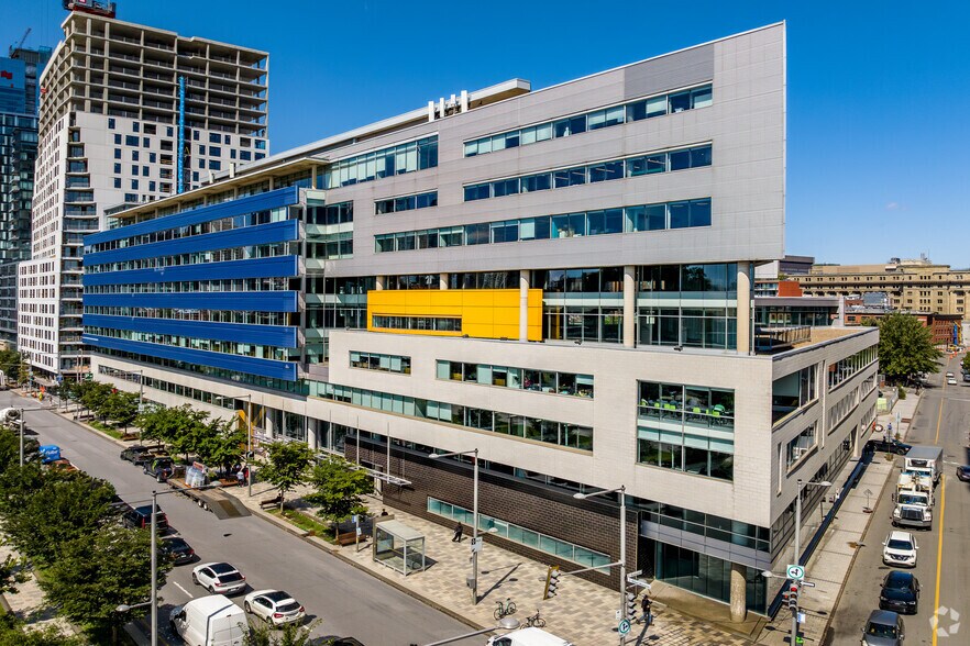 111 Boul Robert-Bourassa, Montréal, QC à vendre - Photo du bâtiment - Image 1 de 1