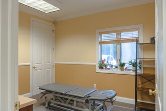 182-186 W Montauk Hwy, Hampton Bays, NY for lease Interior Photo- Image 2 of 8