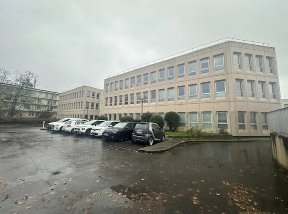 Office in Sèvres for sale Primary Photo- Image 1 of 5